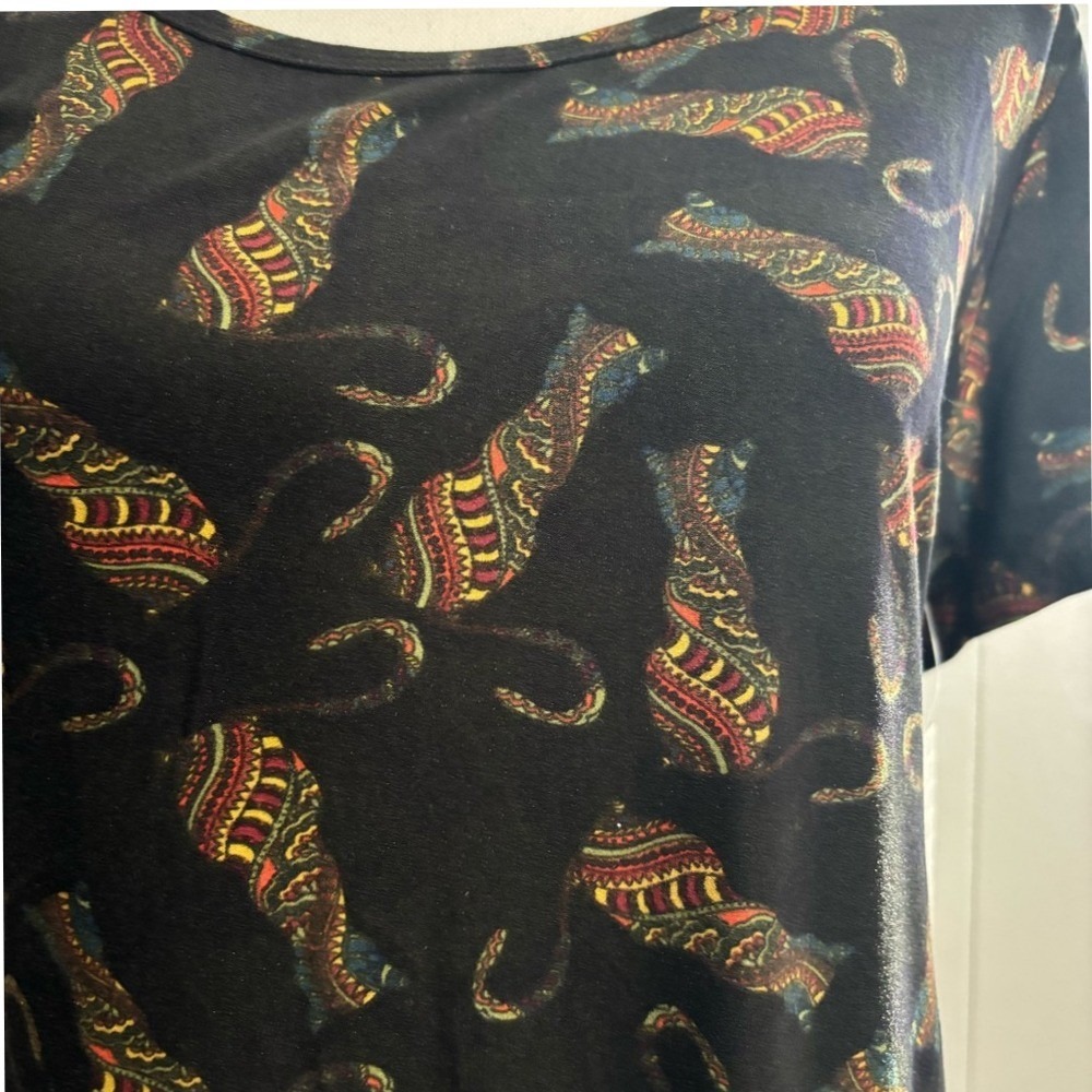 Wicked Cute LulaRoe Kitty Cat Patterned T-Shirt | Medium | Multicolored - Picture 2 of 3